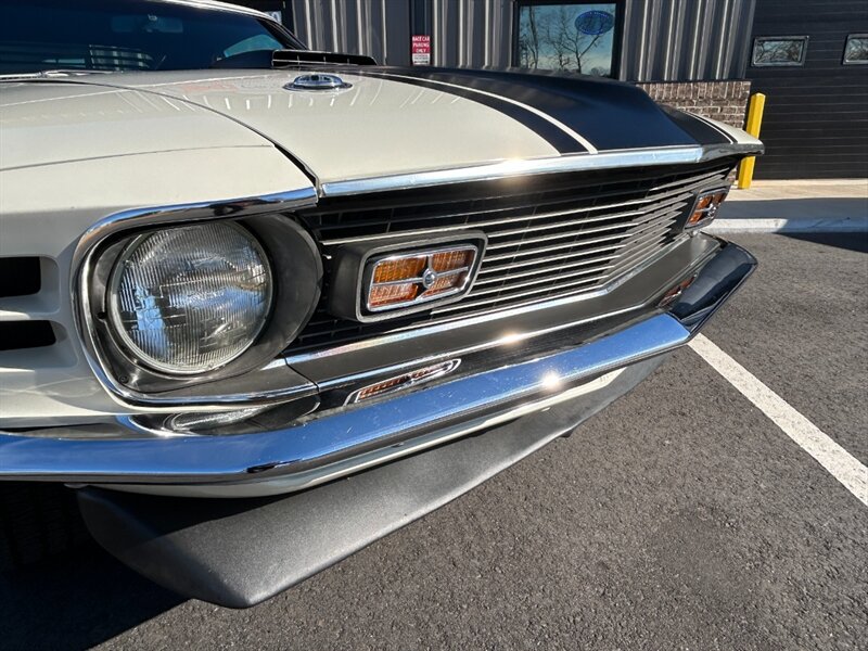 Unknown-Mustang-1970-White-Black-26
