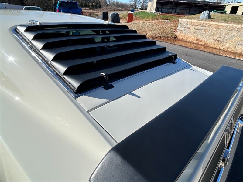 Unknown-Mustang-1970-White-Black-28