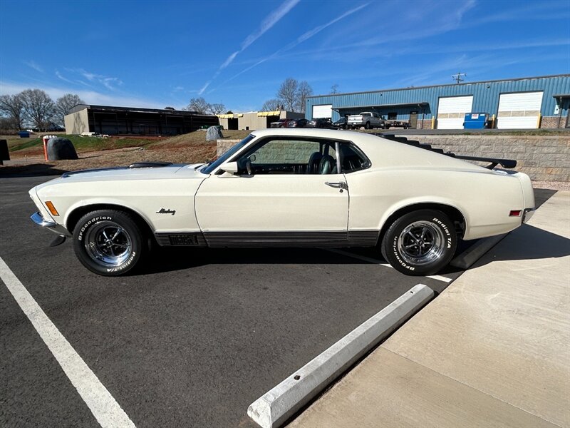 Unknown-Mustang-1970-White-Black-4