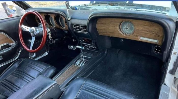 Unknown-Mustang-1970-WhiteBlack-11