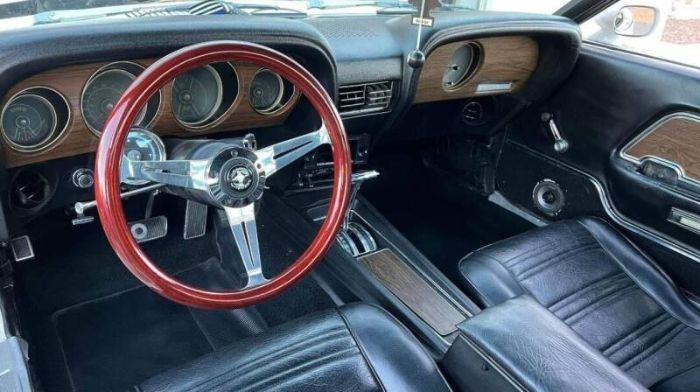 Unknown-Mustang-1970-WhiteBlack-14