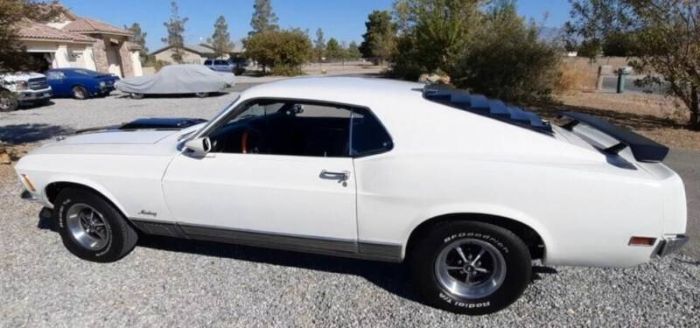 Unknown-Mustang-1970-WhiteBlack-22