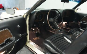 Unknown-Mustang-1970-Wimbledon-White-Black-2