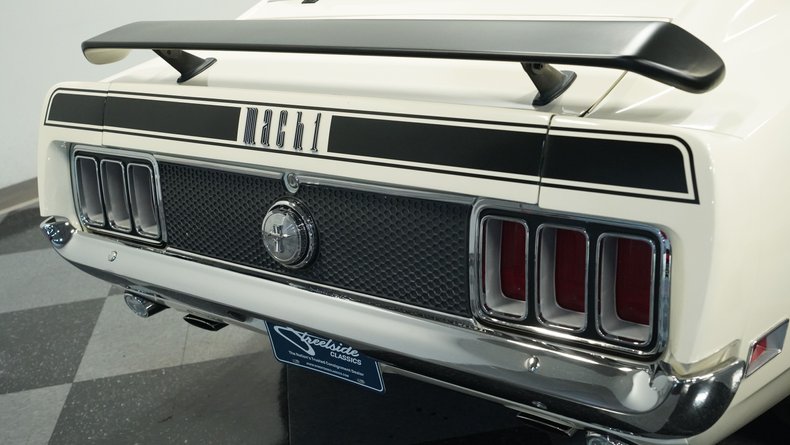 Unknown-Mustang-1970-Wimbledon-White-Black-26