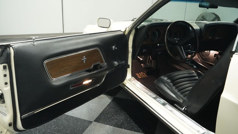 Unknown-Mustang-1970-Wimbledon-White-Black-35