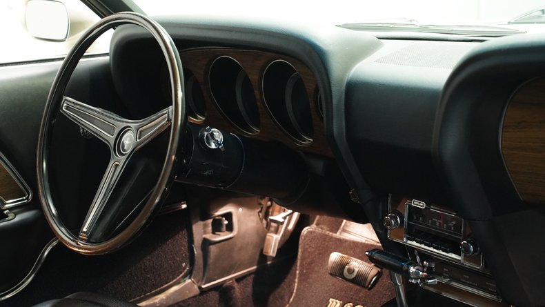 Unknown-Mustang-1970-Wimbledon-White-Black-48