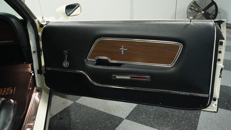Unknown-Mustang-1970-Wimbledon-White-Black-5