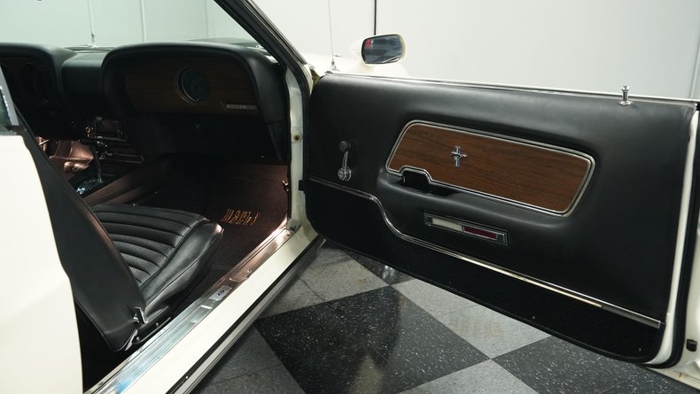 Unknown-Mustang-1970-Wimbledon-White-Black-6