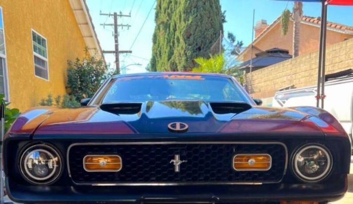 Unknown-Mustang-1972-2-tone-Black-amp-Fire-2-tone-Black-amp-Fire-2