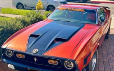 Unknown-Mustang-1972-2-tone-Black-amp-Fire-2-tone-Black-amp-Fire
