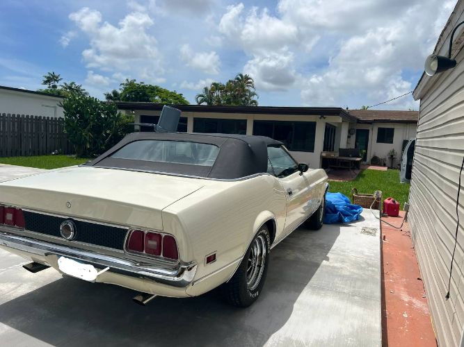 Unknown-Mustang-1972-White-1