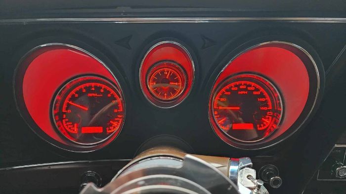 Unknown-Mustang-1973-Matte-GoldBlack-Vin-Ginger-10