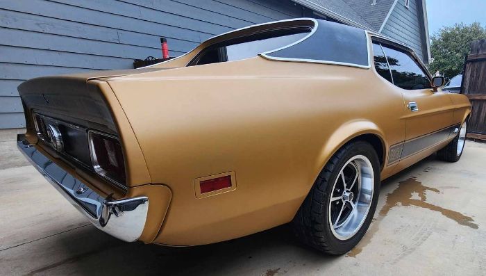 Unknown-Mustang-1973-Matte-GoldBlack-Vin-Ginger-13