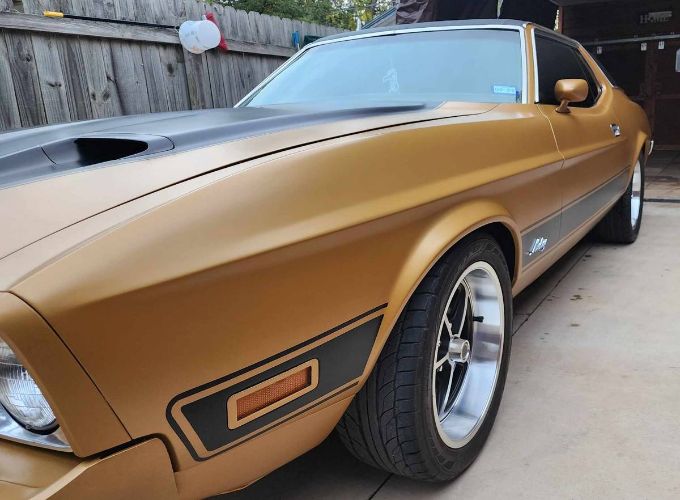 Unknown-Mustang-1973-Matte-GoldBlack-Vin-Ginger-14