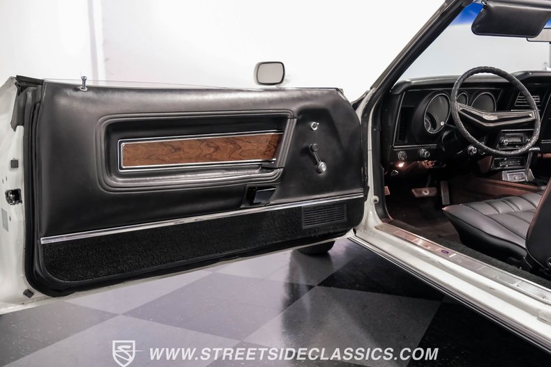 Unknown-Mustang-1973-White-Black-14