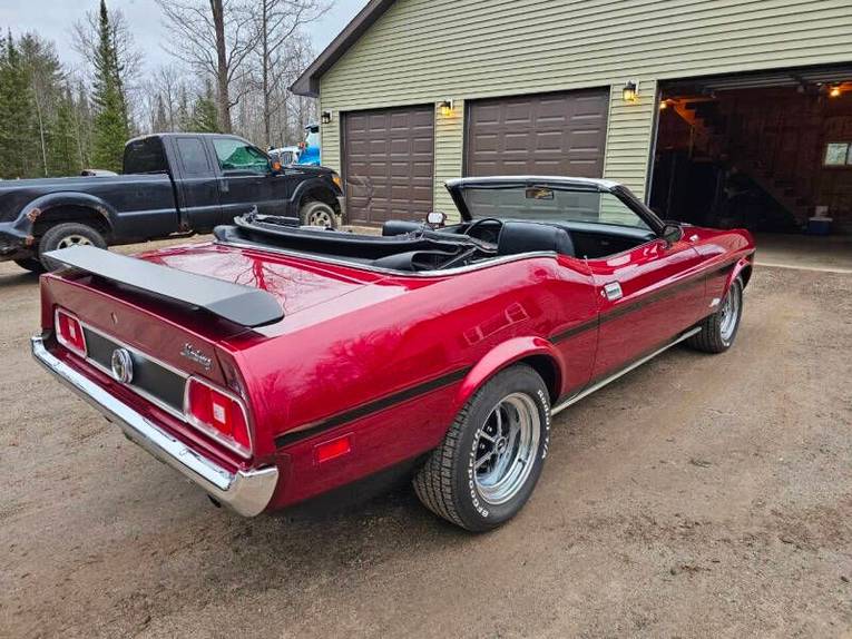 Unknown-Mustang-1973-maroon-Black-1