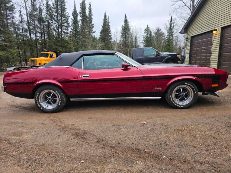 Unknown-Mustang-1973-maroon-Black-19