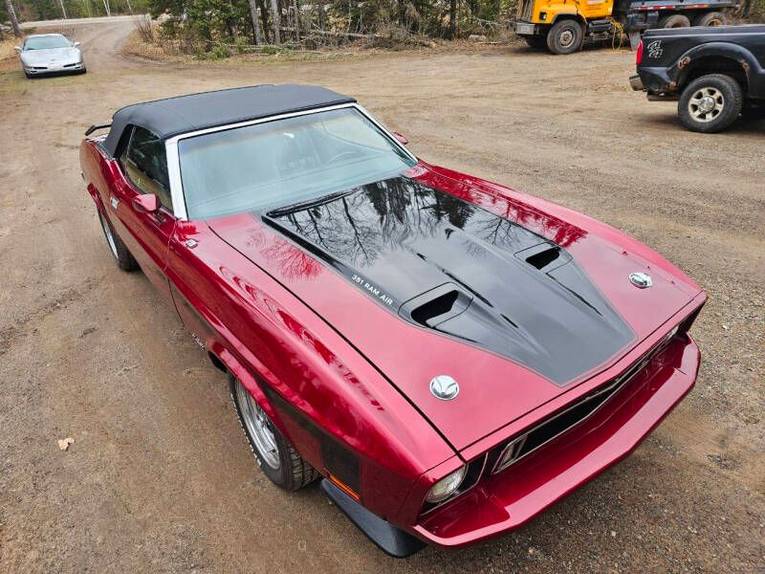 Unknown-Mustang-1973-maroon-Black-44