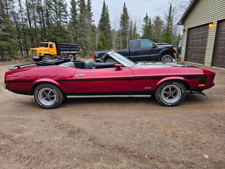 Unknown-Mustang-1973-maroon-Black