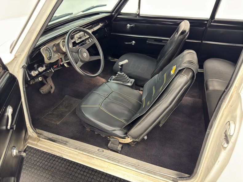 Unknown-Nova-1965-Ermine-White-Black-12