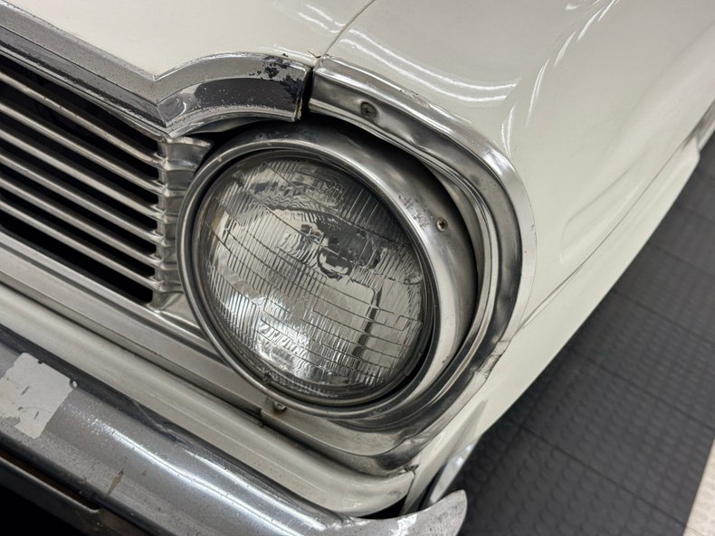 Unknown-Nova-1965-Ermine-White-Black-19