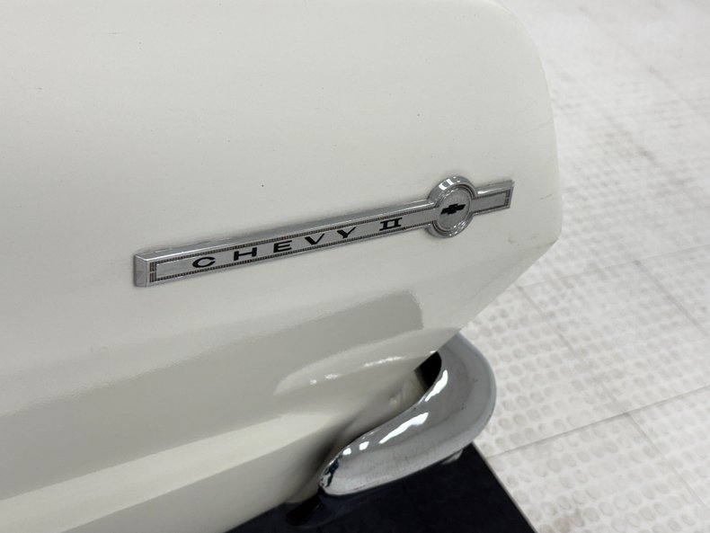 Unknown-Nova-1965-Ermine-White-Black-26