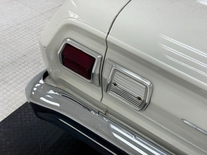 Unknown-Nova-1965-Ermine-White-Black-27