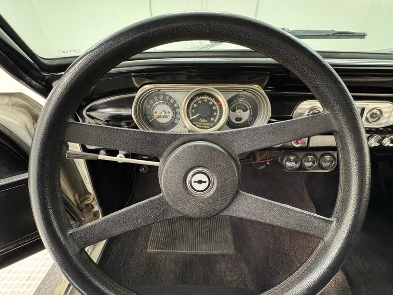 Unknown-Nova-1965-Ermine-White-Black-46