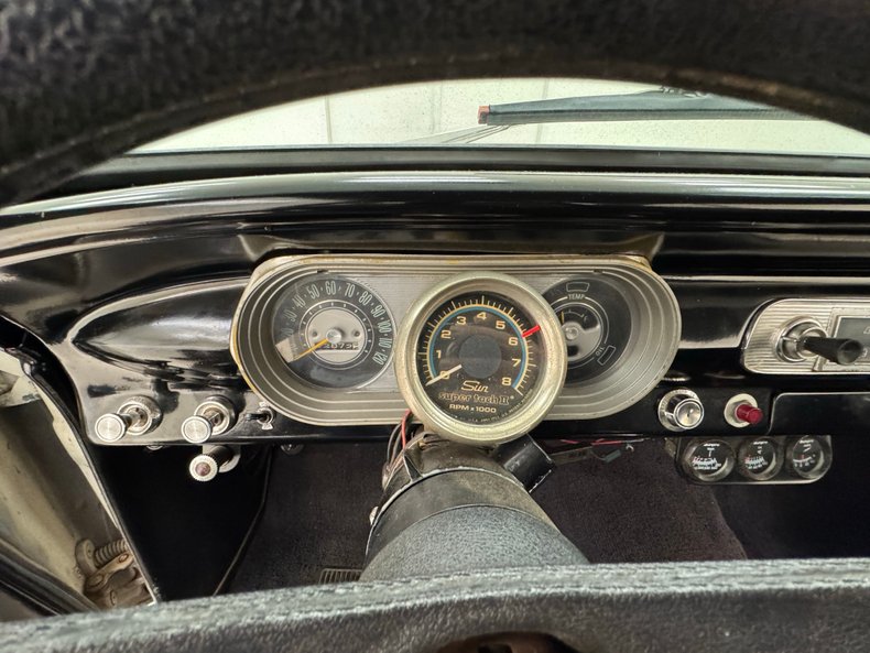 Unknown-Nova-1965-Ermine-White-Black-47