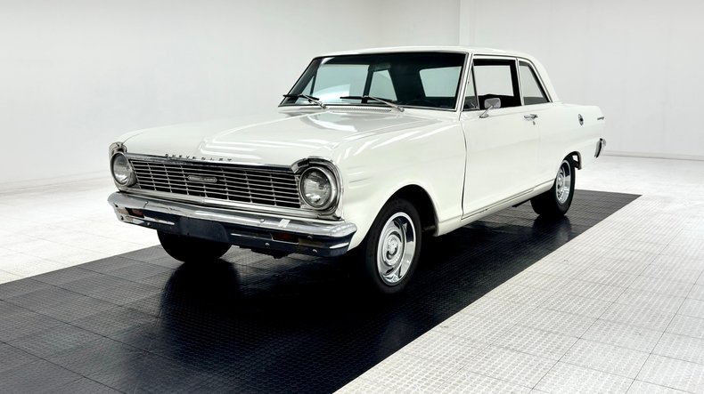 Unknown-Nova-1965-Ermine-White-Black