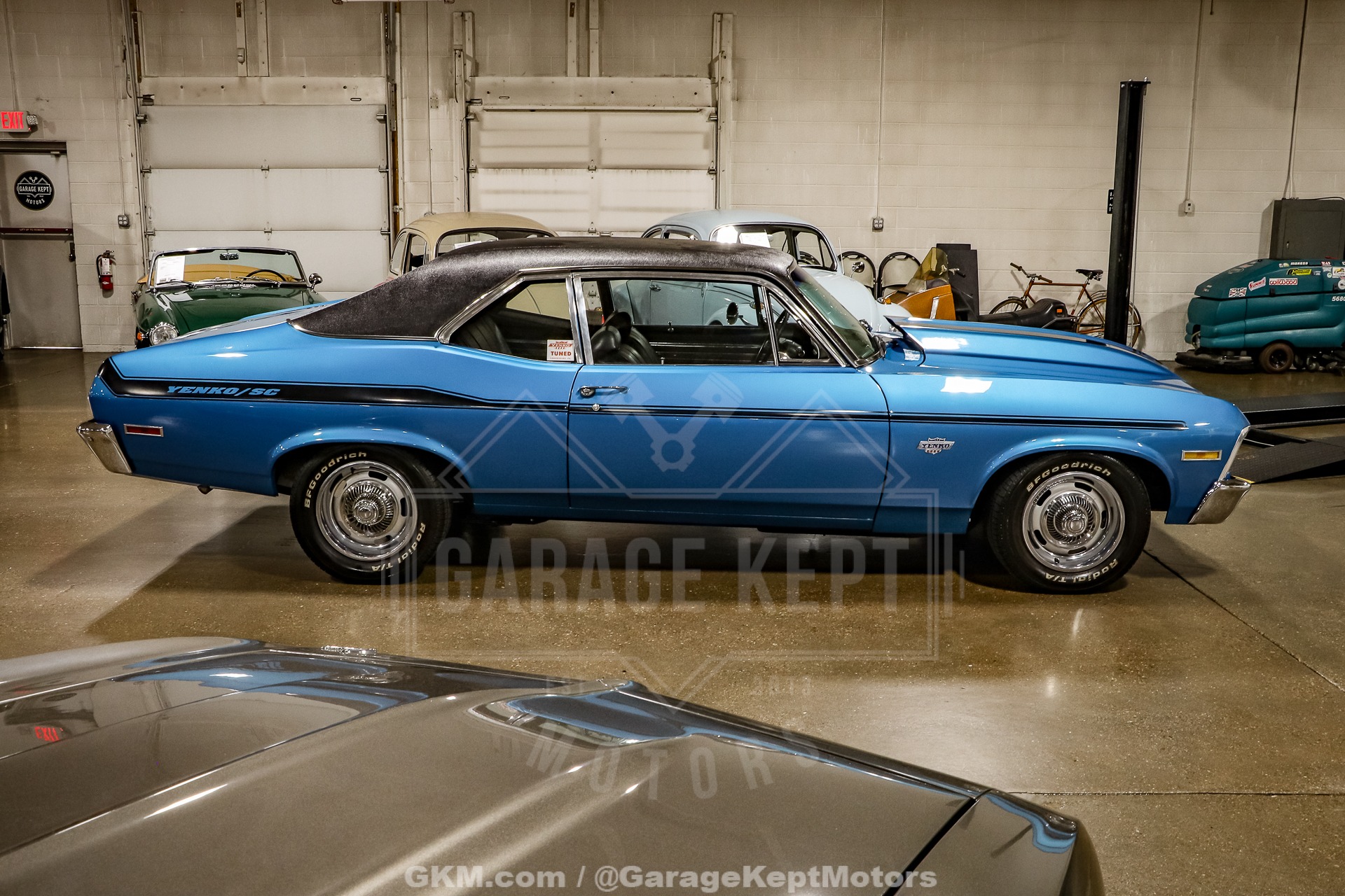 Unknown-Nova-1970-Blue-Black-19