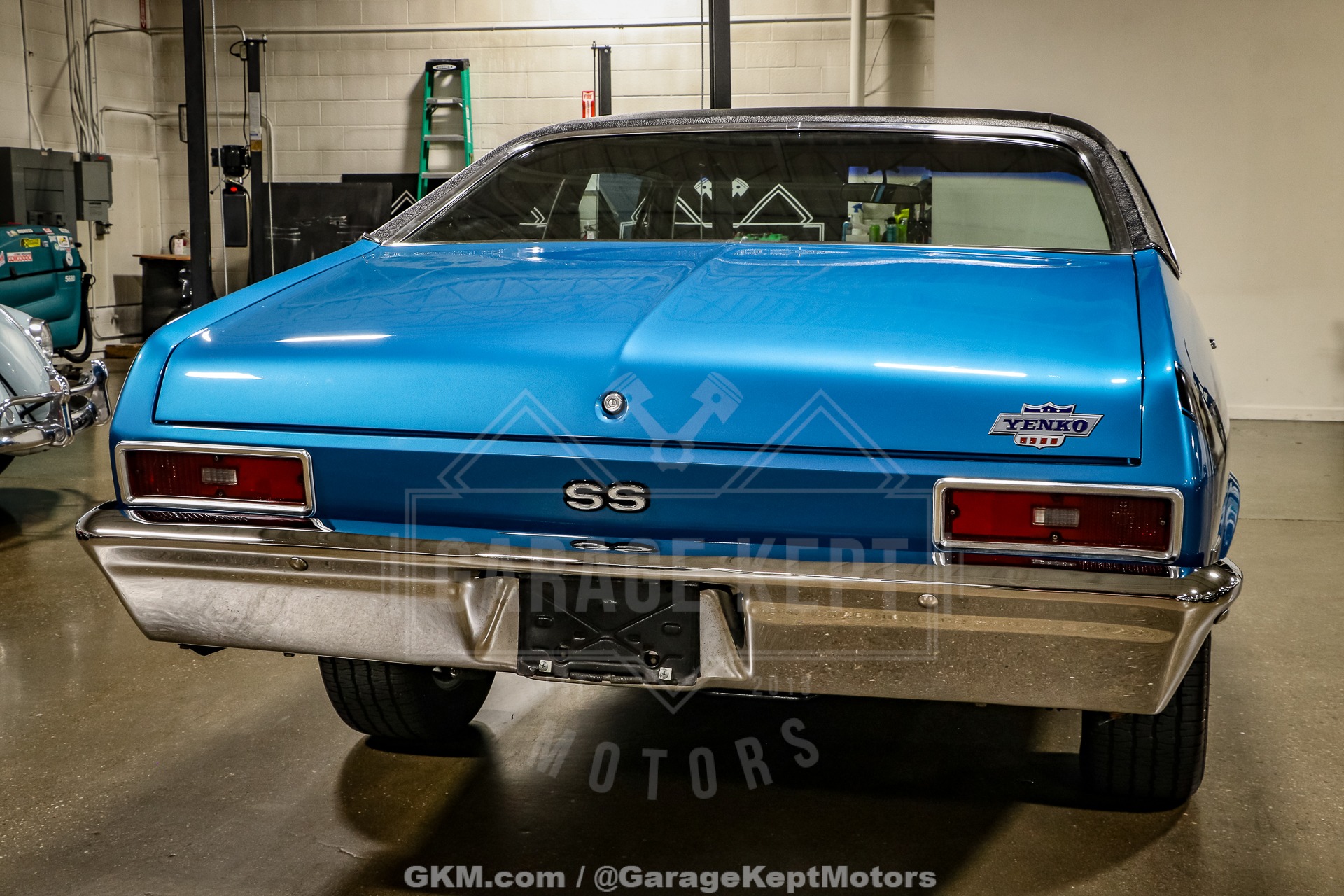 Unknown-Nova-1970-Blue-Black-45