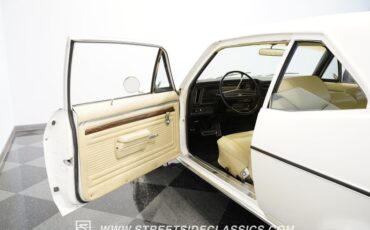 Unknown-Nova-1972-Antique-White-White-45
