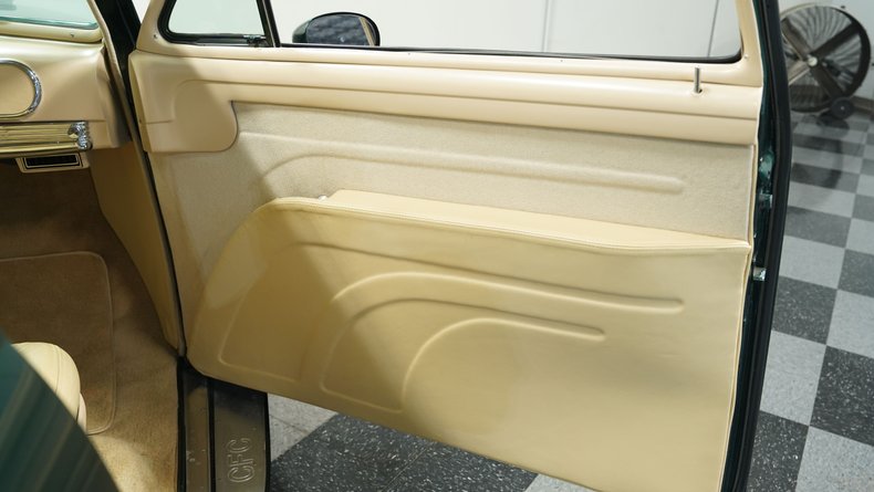 Unknown-Other-1946-Green-Metallic-Cream-40