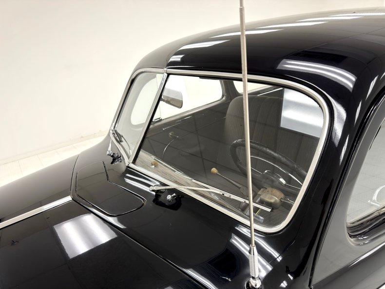 Unknown-P15-special-deluxe-1948-Plymouth-Black-Gray-16