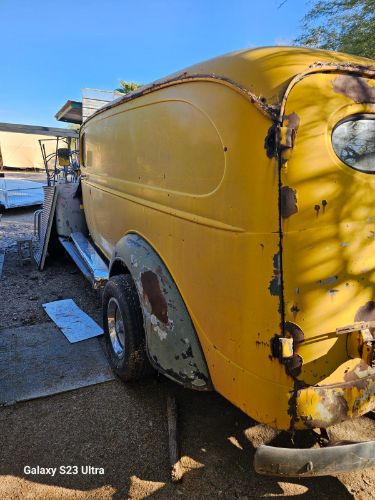 Unknown-Panel-truck-1941-Yellow-11