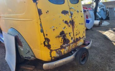 Unknown-Panel-truck-1941-Yellow-5