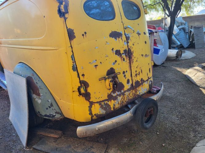 Unknown-Panel-truck-1941-Yellow-5