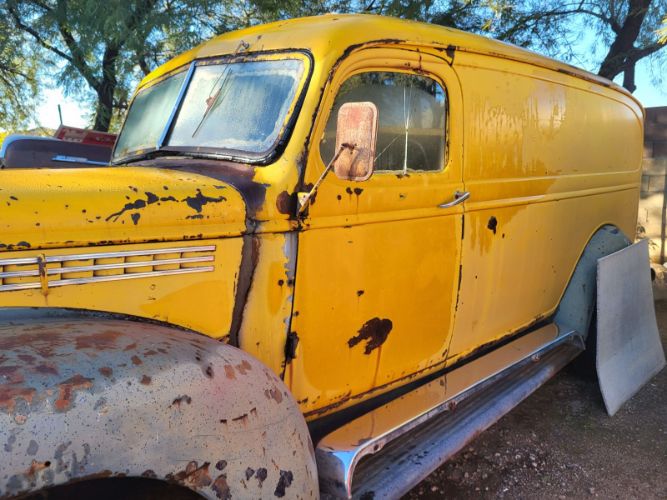 Unknown-Panel-truck-1941-Yellow-7