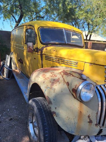 Unknown-Panel-truck-1941-Yellow