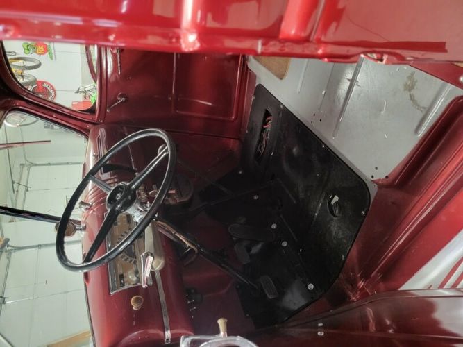 Unknown-Panel-truck-1946-Red-4