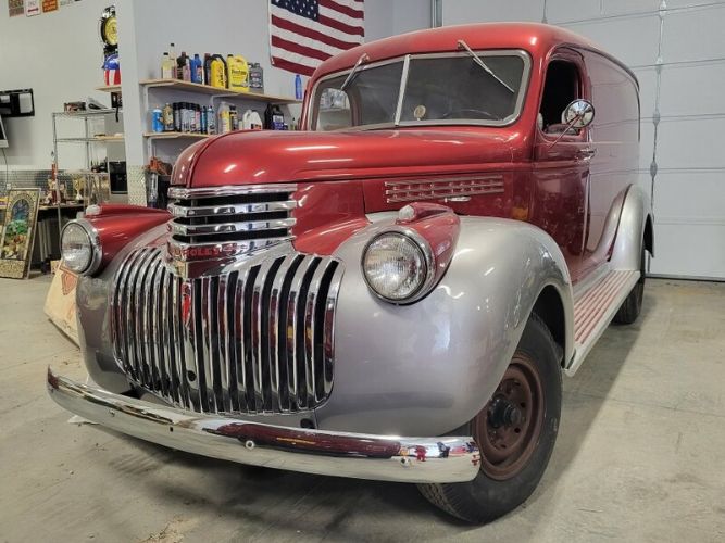 Unknown-Panel-truck-1946-Red