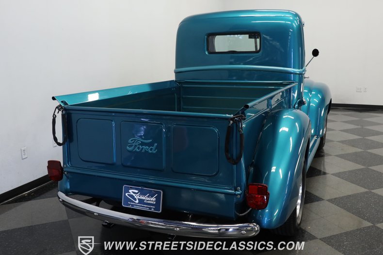 Unknown-Pickup-1947-Teal-Blue-Metallic-Red-10
