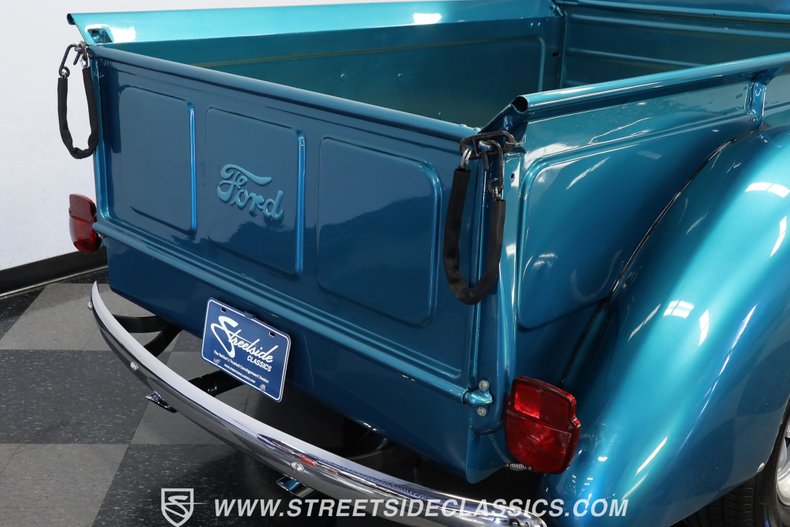 Unknown-Pickup-1947-Teal-Blue-Metallic-Red-12
