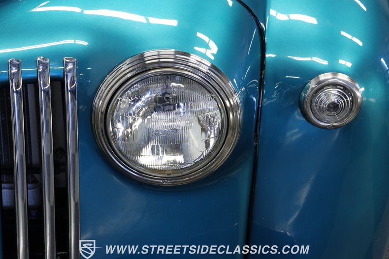 Unknown-Pickup-1947-Teal-Blue-Metallic-Red-2