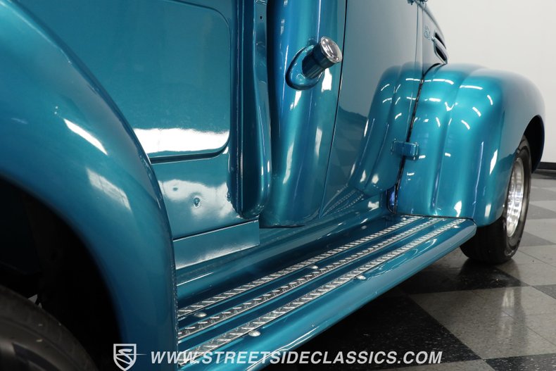 Unknown-Pickup-1947-Teal-Blue-Metallic-Red-33