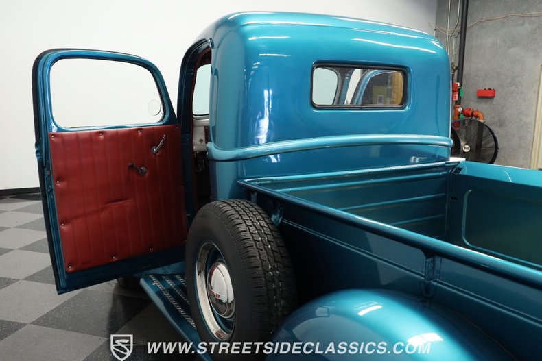 Unknown-Pickup-1947-Teal-Blue-Metallic-Red-4