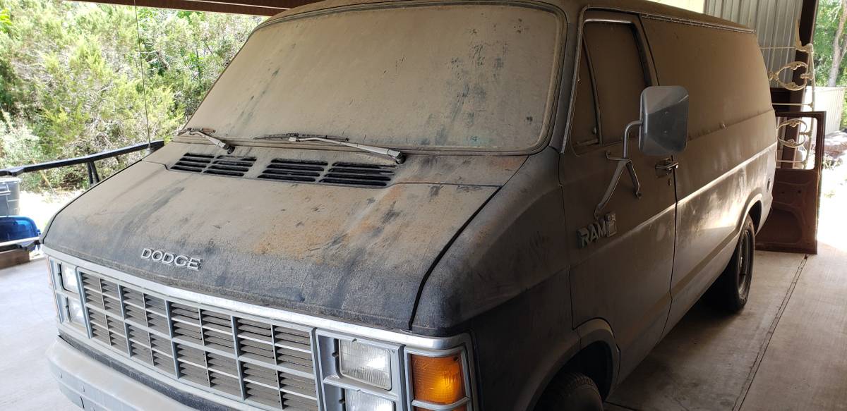 Unknown-Ram-van-250-1981-black-1
