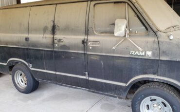 Unknown-Ram-van-250-1981-black-2