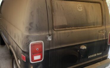 Unknown-Ram-van-250-1981-black-3